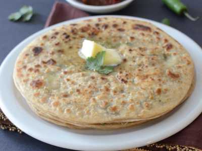 Il men� � ricco di tante specialit�, tra cui l�Aloo Paratha: un pane con patate, zenzero, aglio, piselli e insaporito con un pizzico della spezia garam masala